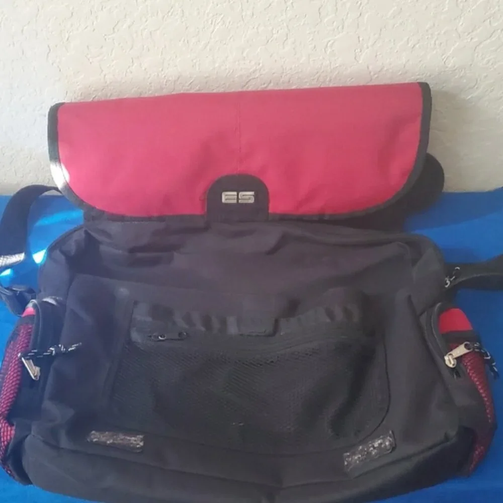 Eastsport Red & Black Crossbody Messenger Bag w/ Shoulder Strap